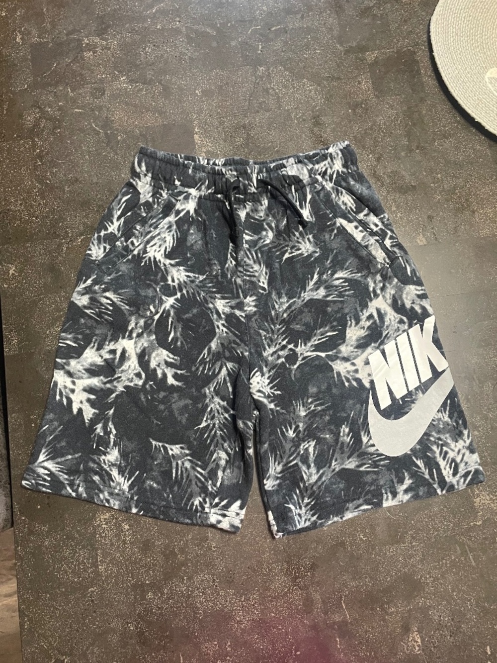 Boys Nike Shorts w/ a Waist Drawstring - Size XL